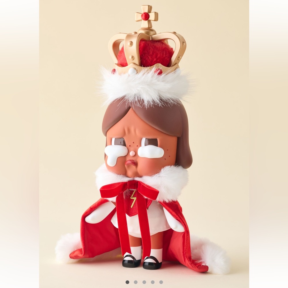 POPMART MEGA crybaby 400% The Queen of Broken Heart Figure
